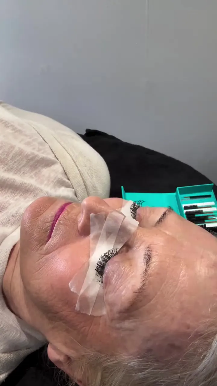 Laura applying classic lash extensions with tweezers