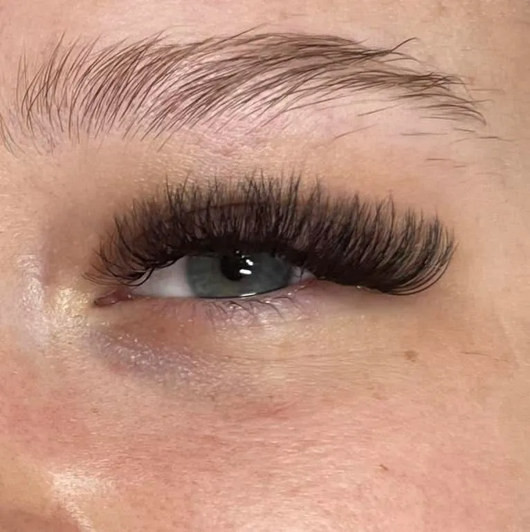 Dark, fluffy volume lash set
