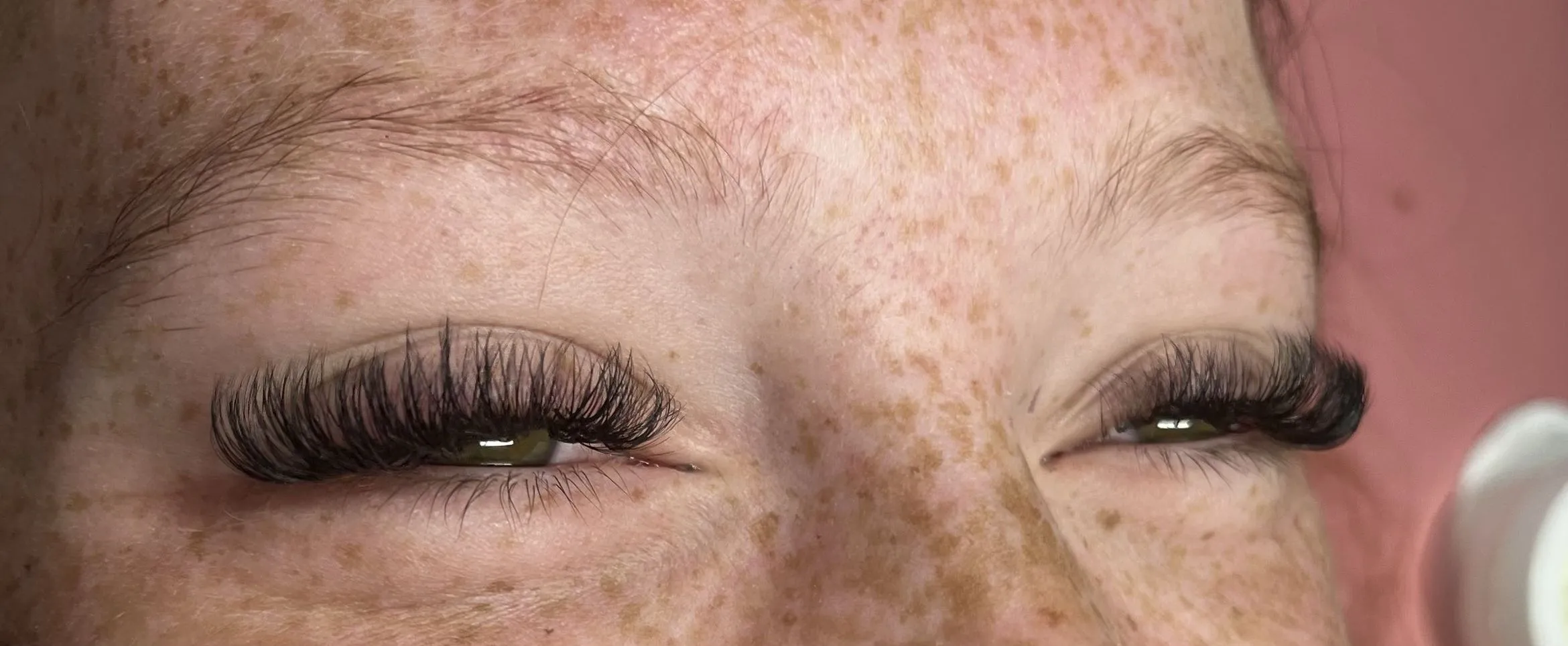 A full volume lash set on both eyes